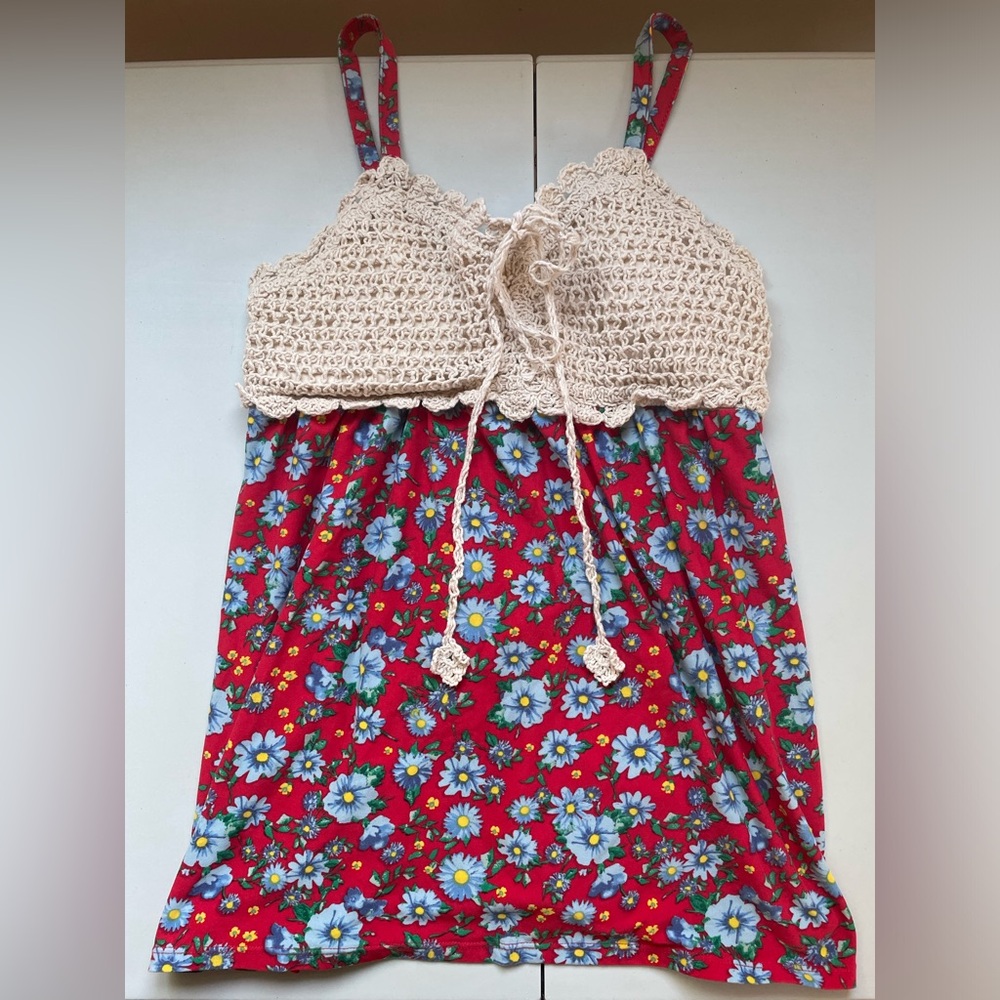 No Boundaries Crochet Bust Size S Babydoll Cami Tank Padded Red Floral Tassel